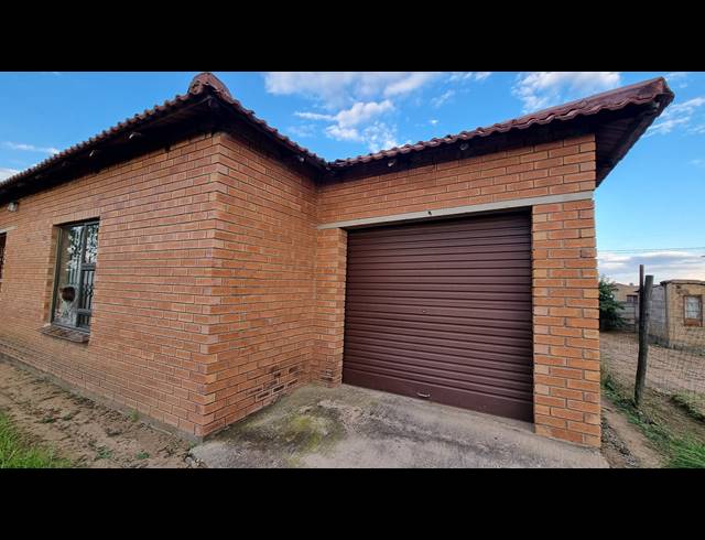 3 BEDROOM FREEHOLD FOR SALE IN OSIZWENI